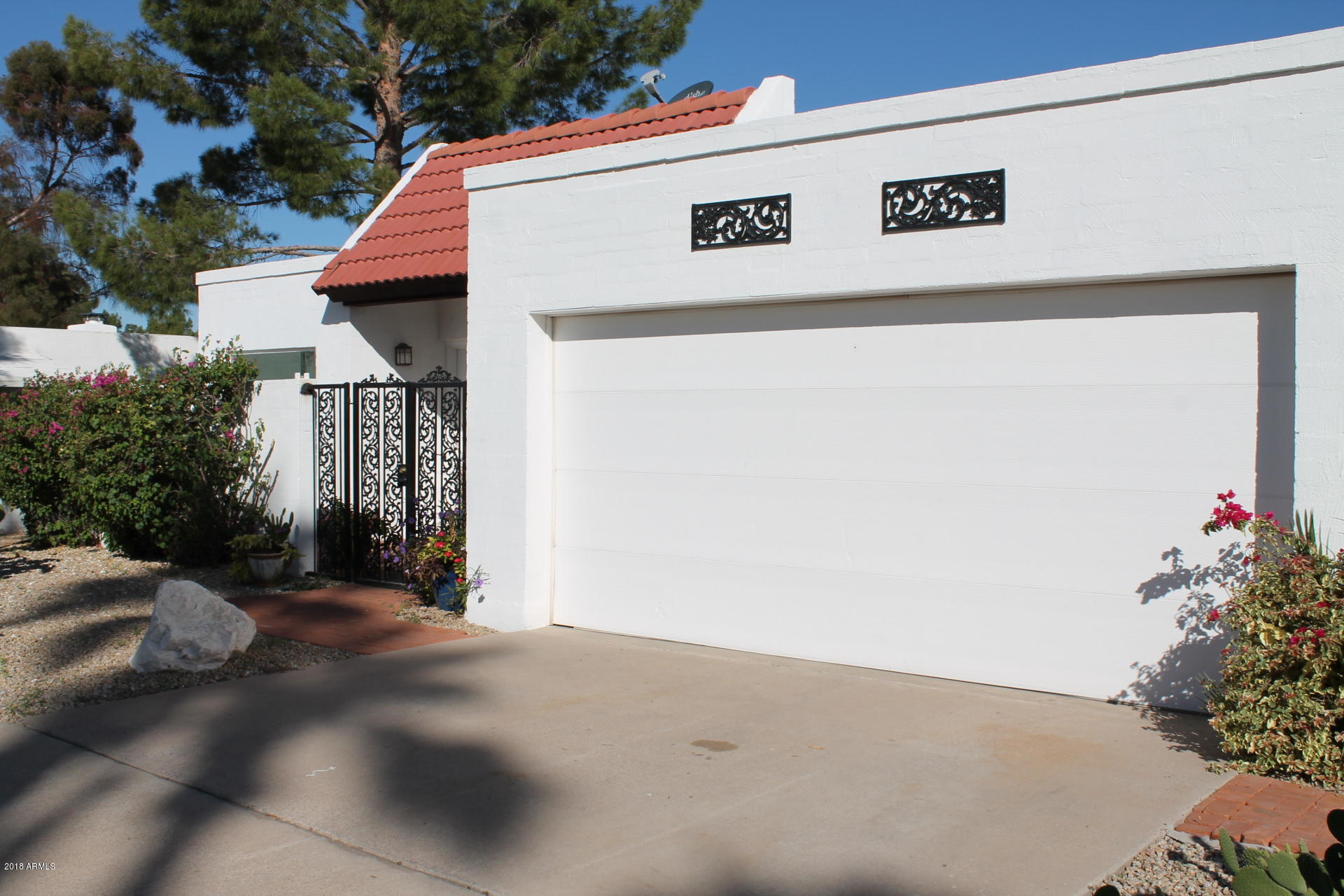 636 East Piping Rock Road Phoenix, AZ 85022 - Photo 2 of 33 Front