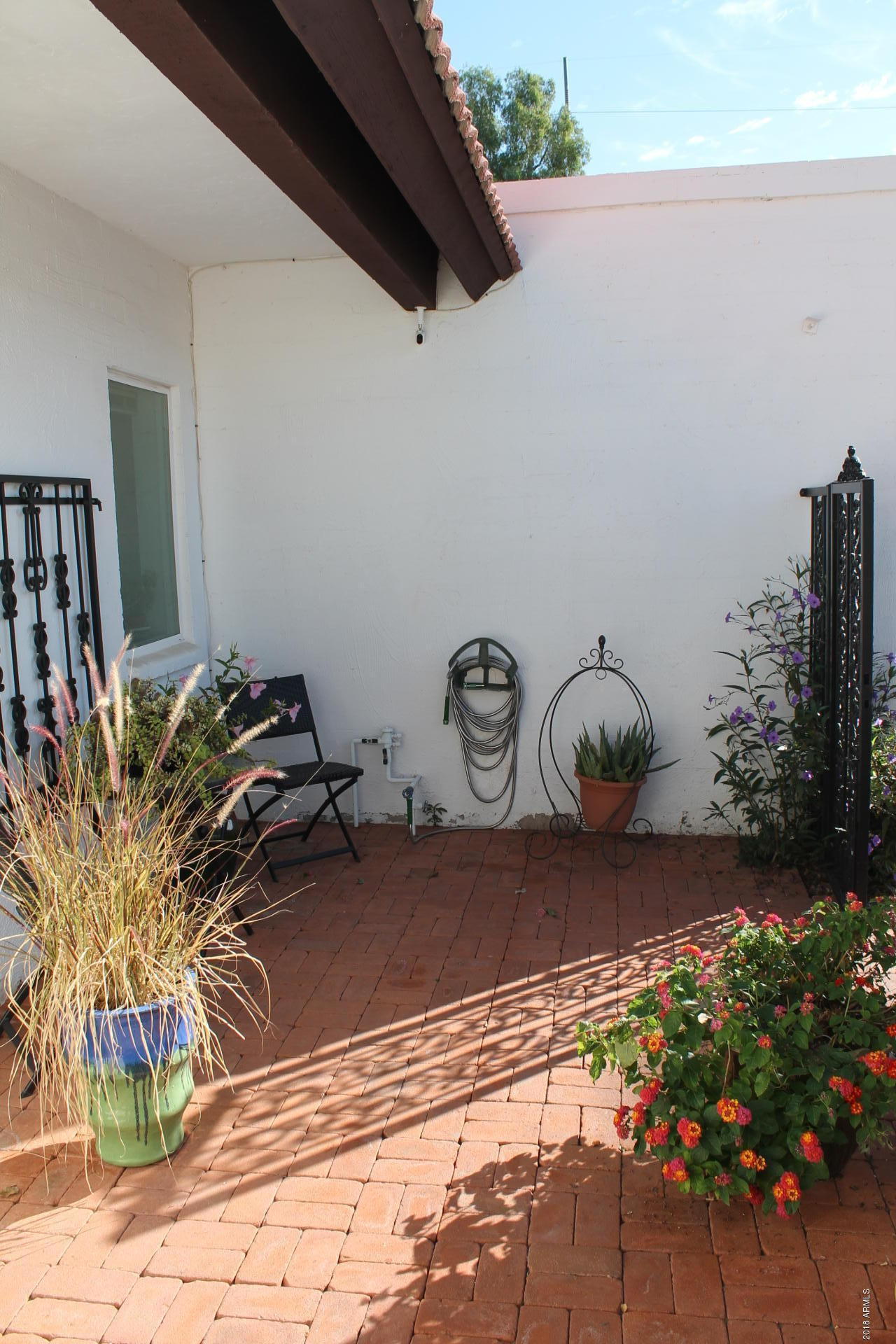636 East Piping Rock Road Phoenix, AZ 85022 - Photo 26 of 33 Courtyard