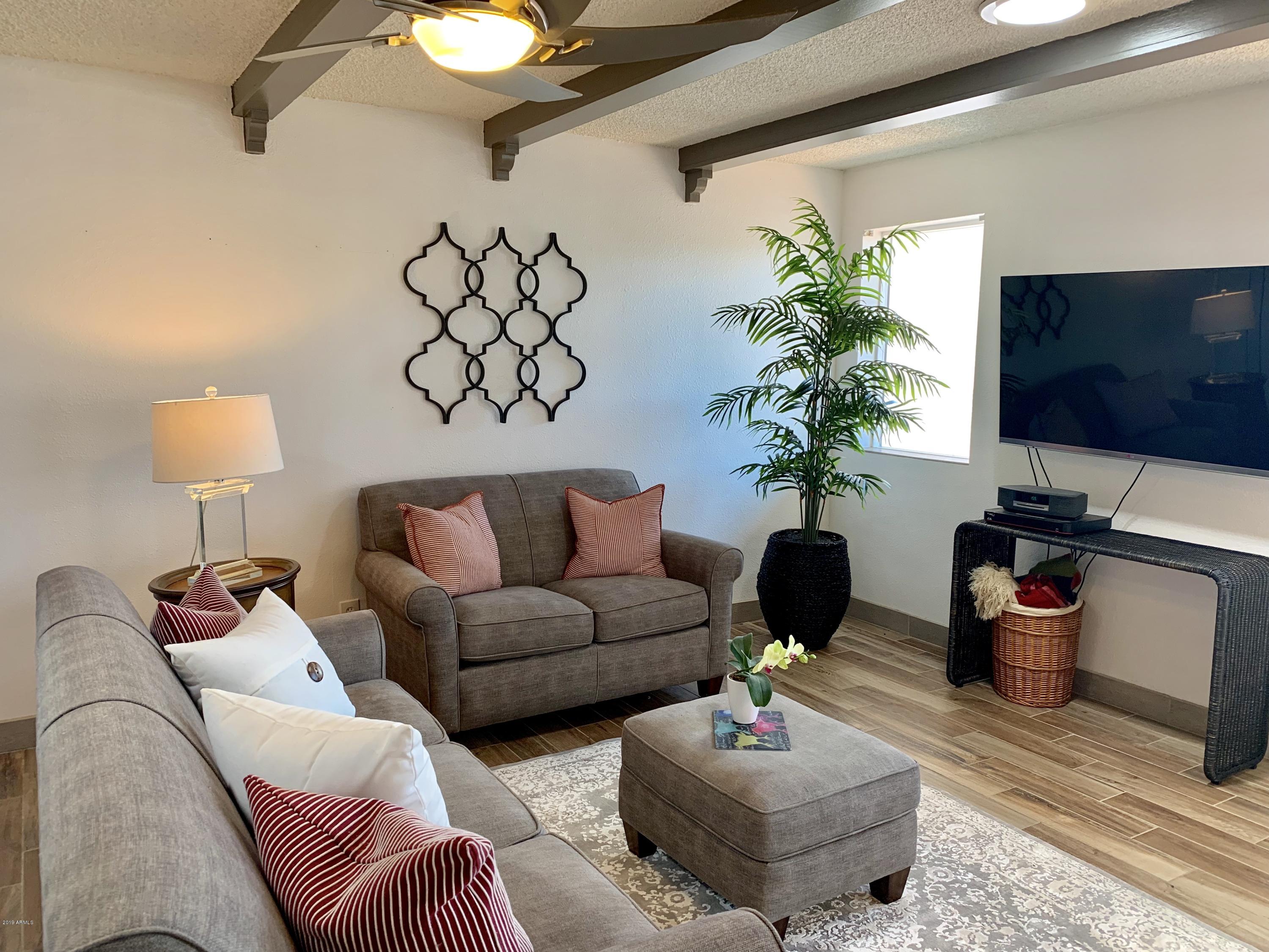 636 East Piping Rock Road Phoenix, AZ 85022 - Photo 33 of 33 Living room