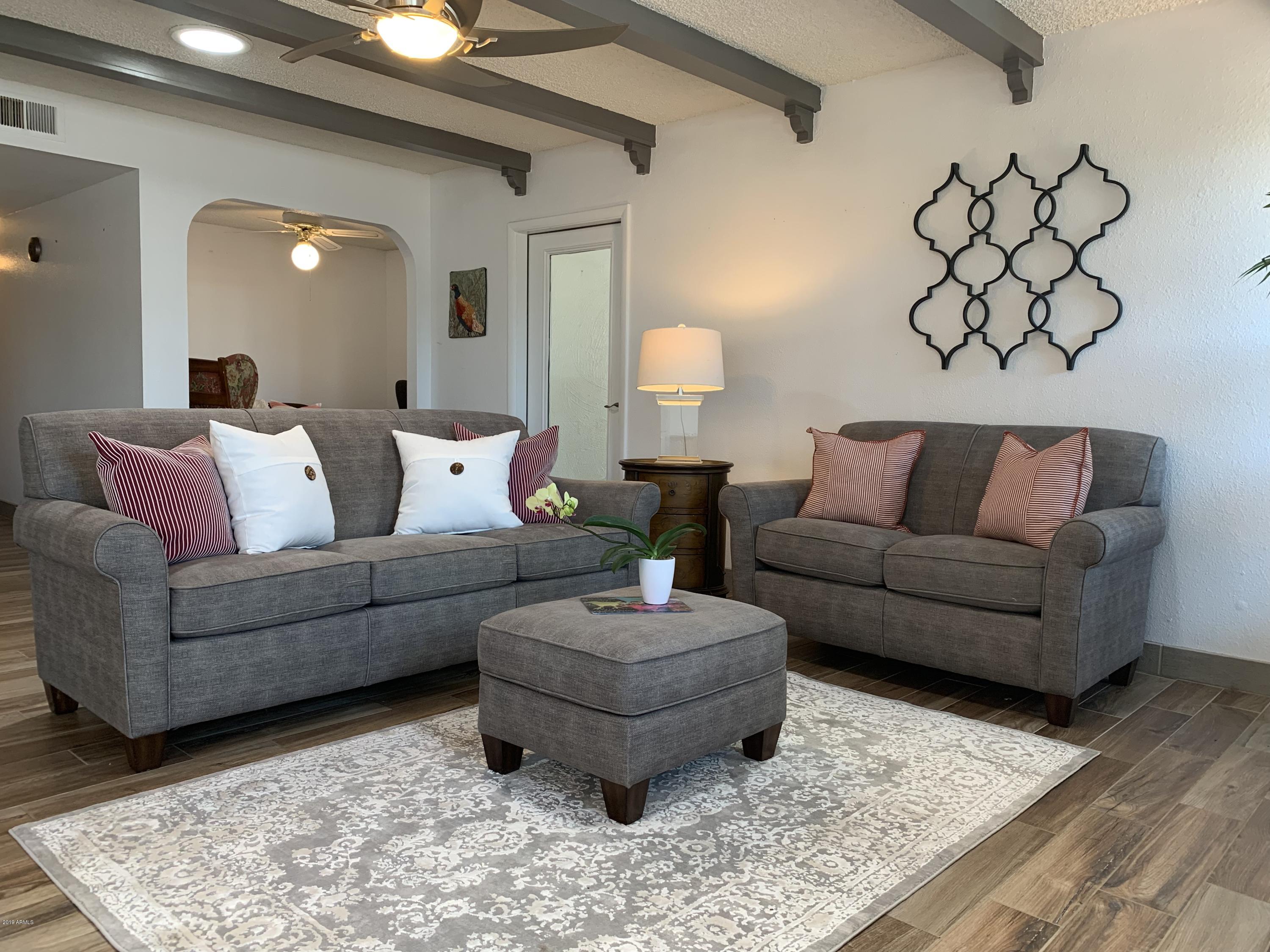 636 East Piping Rock Road Phoenix, AZ 85022 - Photo 6 of 33 Living Room