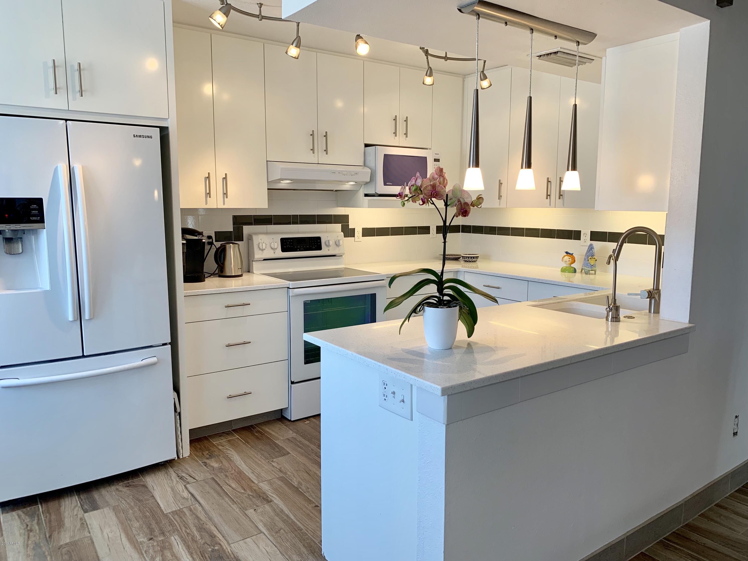 636 East Piping Rock Road Phoenix, AZ 85022 - Photo 8 of 33 Kitchen
