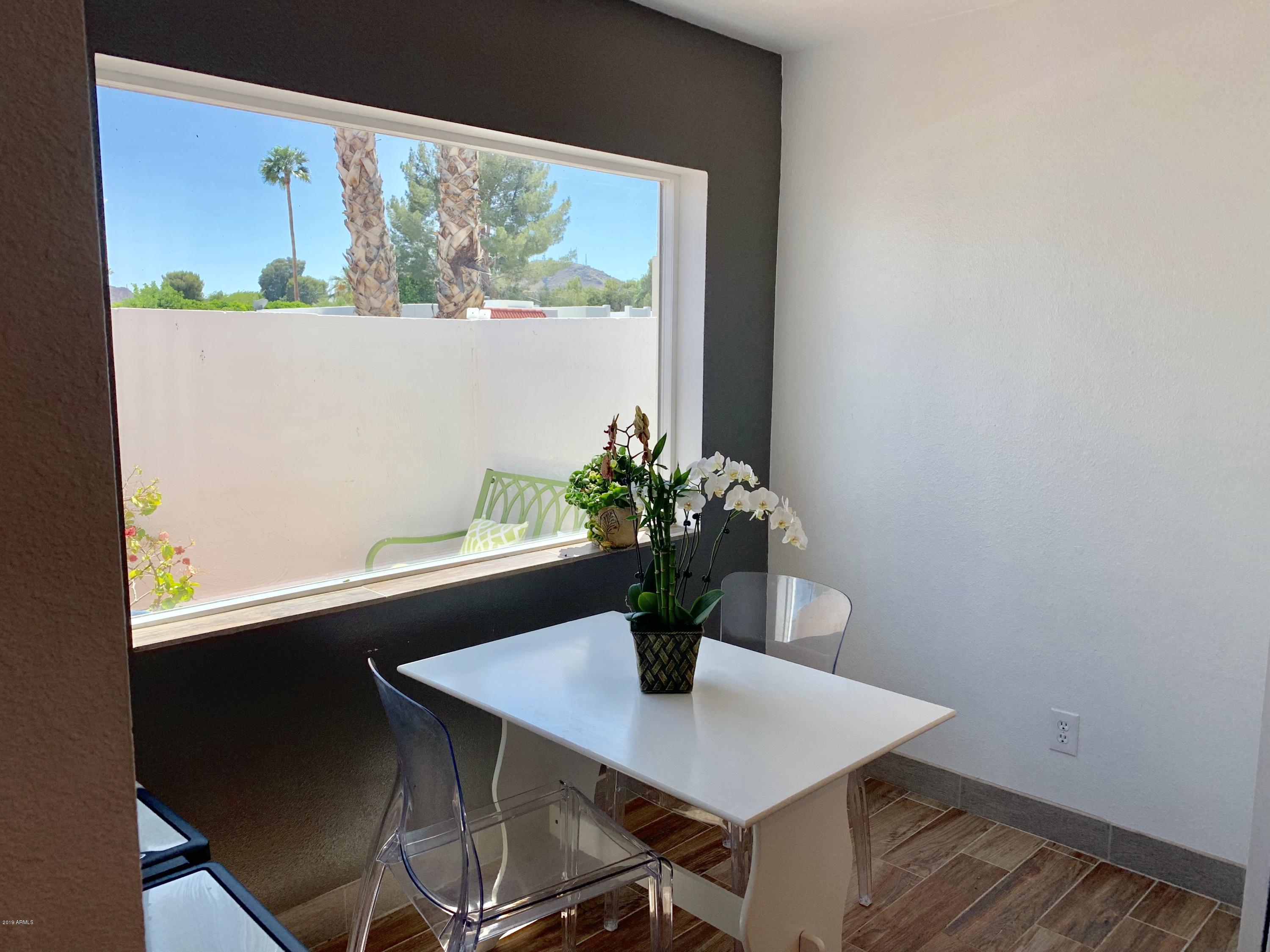 636 East Piping Rock Road Phoenix, AZ 85022 - Photo 10 of 33 Eat-in Breakfast
