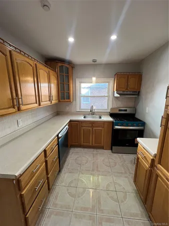 $4,000 | 170-31 Grand Central Parkway, Unit 1 | Hillcrest