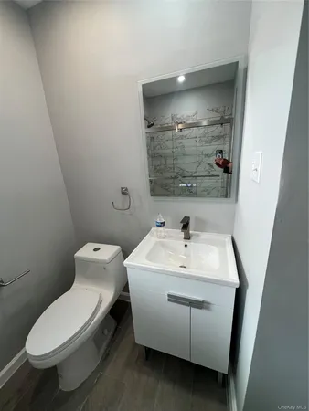 $4,000 | 170-31 Grand Central Parkway, Unit 1 | Hillcrest