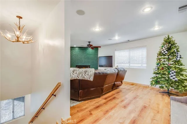 $2,350 | 513 West Victoria Court, Lake Arrowhead, CA 92352