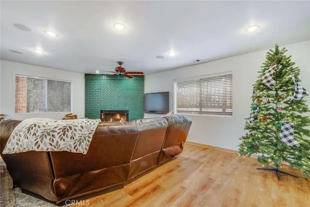 $2,350 | 513 West Victoria Court, Lake Arrowhead, CA 92352