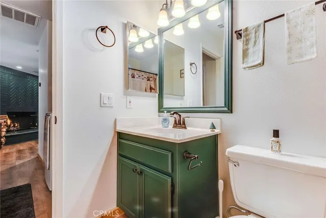 $2,350 | 513 West Victoria Court, Lake Arrowhead, CA 92352