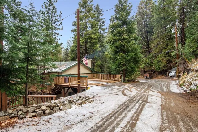$2,350 | 513 West Victoria Court, Lake Arrowhead, CA 92352