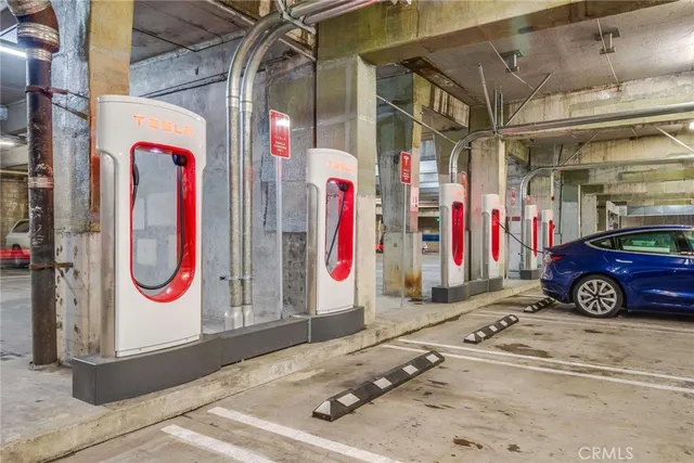 $2,350 | 513 West Victoria Court, Lake Arrowhead, CA 92352