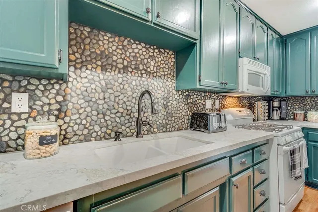 $2,350 | 513 West Victoria Court, Lake Arrowhead, CA 92352