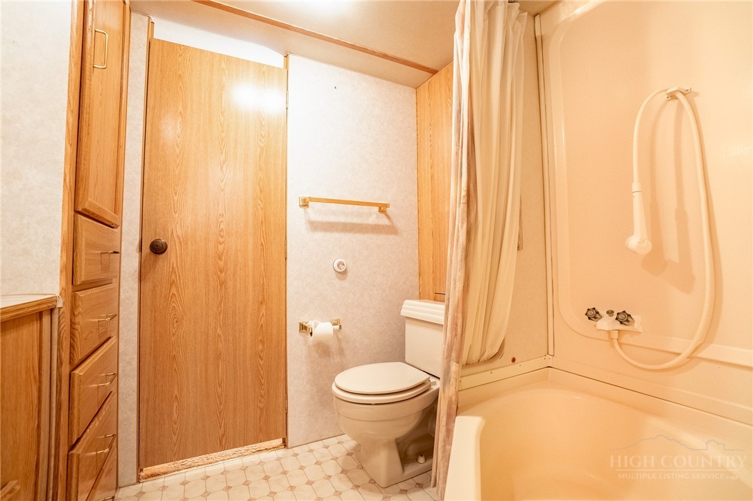 437 Windridge Road Newland, NC 28657 - Photo 14 of 49