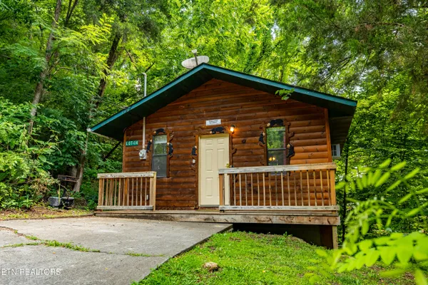 $285,000 | 2036 Ridge Road, Unit 14, Pigeon Forge, TN 37863