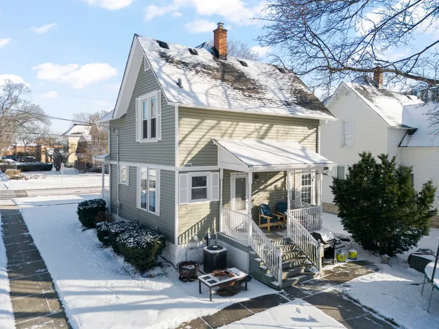 $415,000 | 130 Ellis Avenue, Wheaton, IL 60187