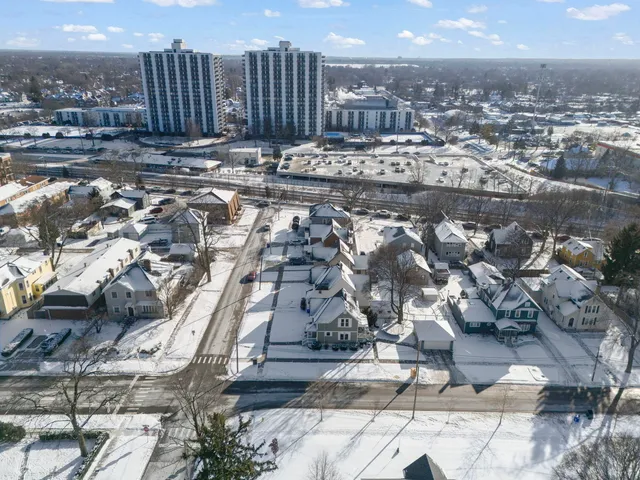 $415,000 | 130 Ellis Avenue, Wheaton, IL 60187