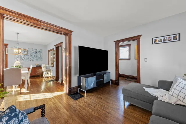 $415,000 | 130 Ellis Avenue, Wheaton, IL 60187