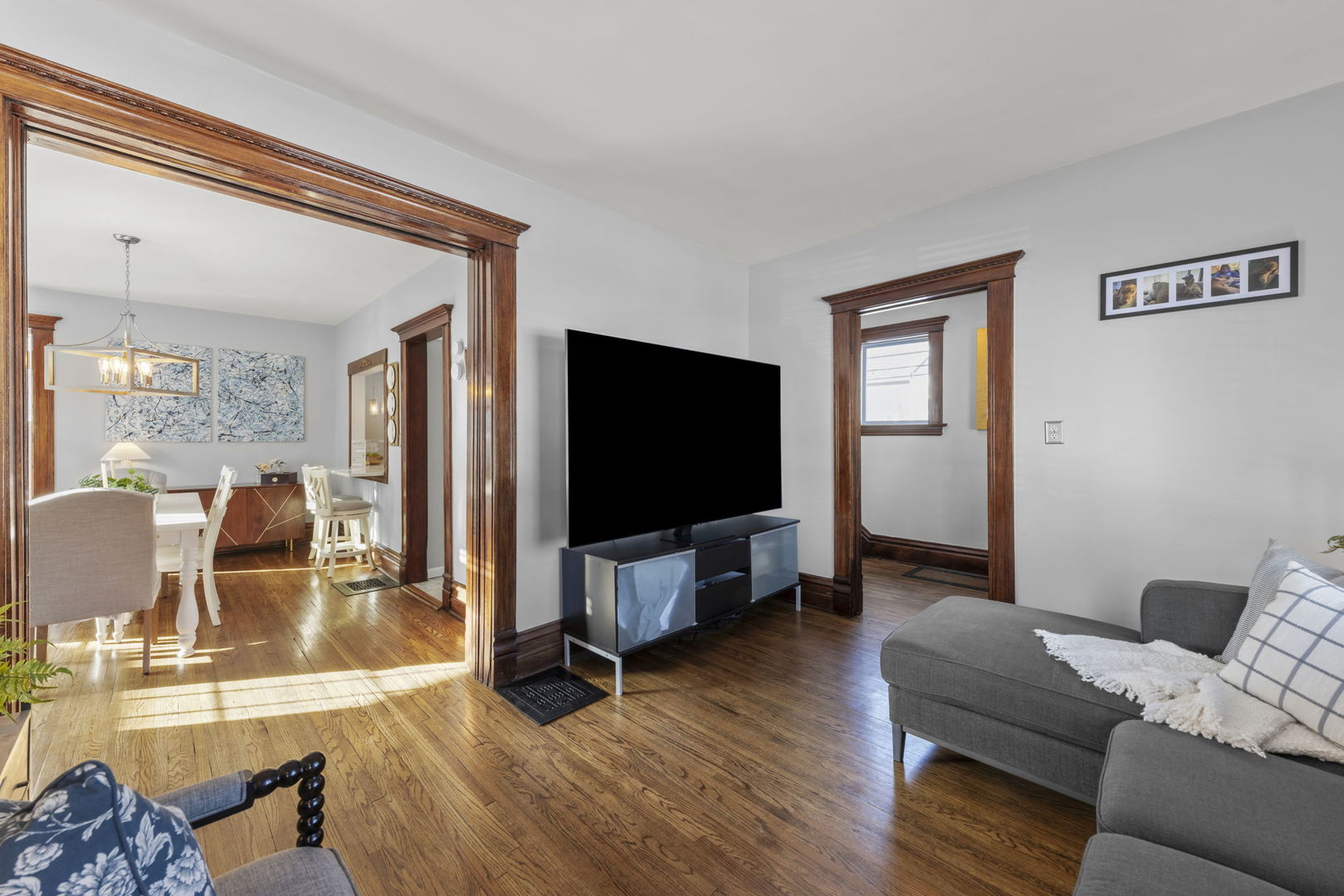 130 Ellis Avenue Wheaton, IL 60187 - Photo 4 of 32