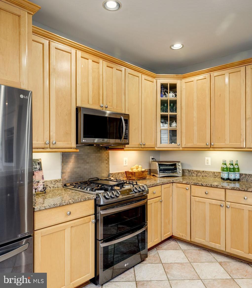 11516 Waterhaven Court Reston, VA 20190 - Photo 11 of 46 Double Oven with Gas Cooktop with Grill Attachment