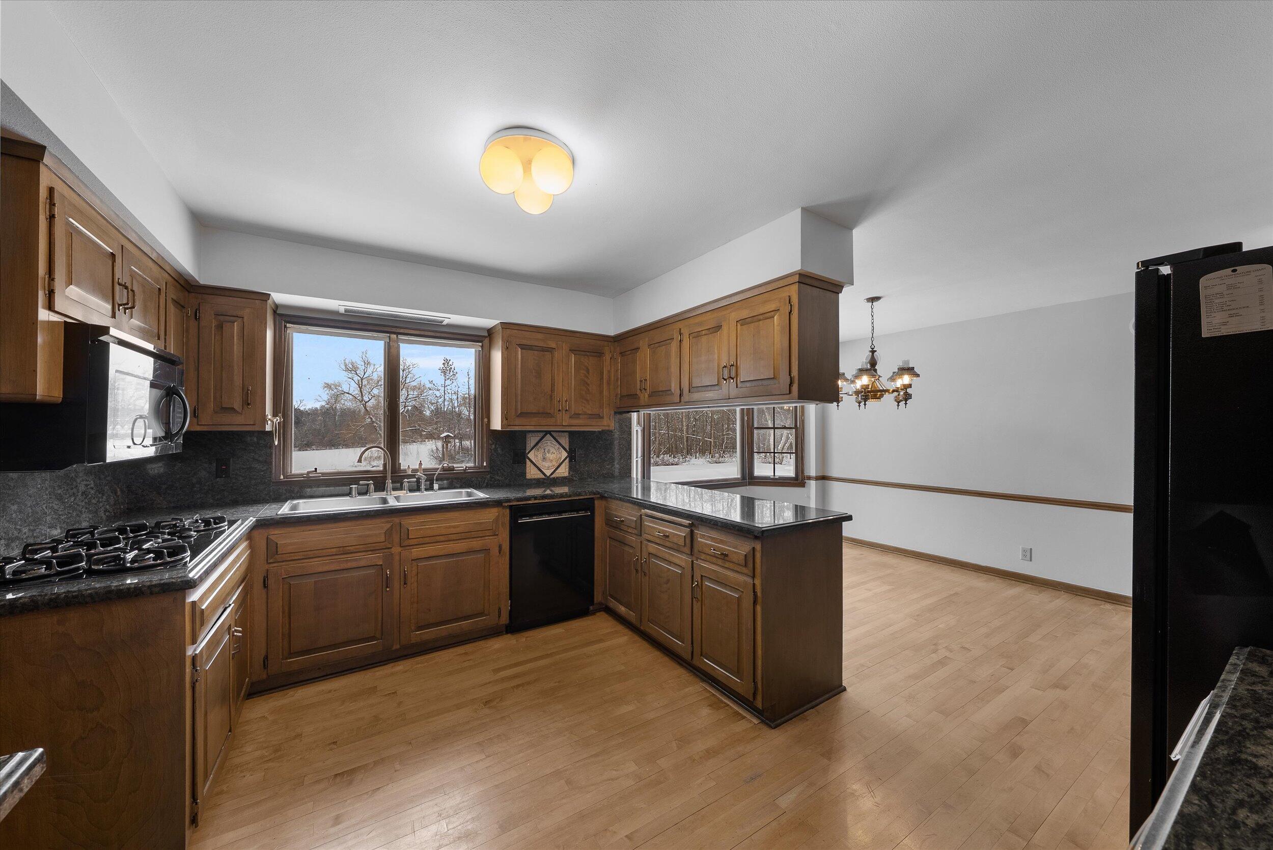 8704 West Bonniwell Road Mequon, WI 53097 - Photo 7 of 58 03-Kitchen