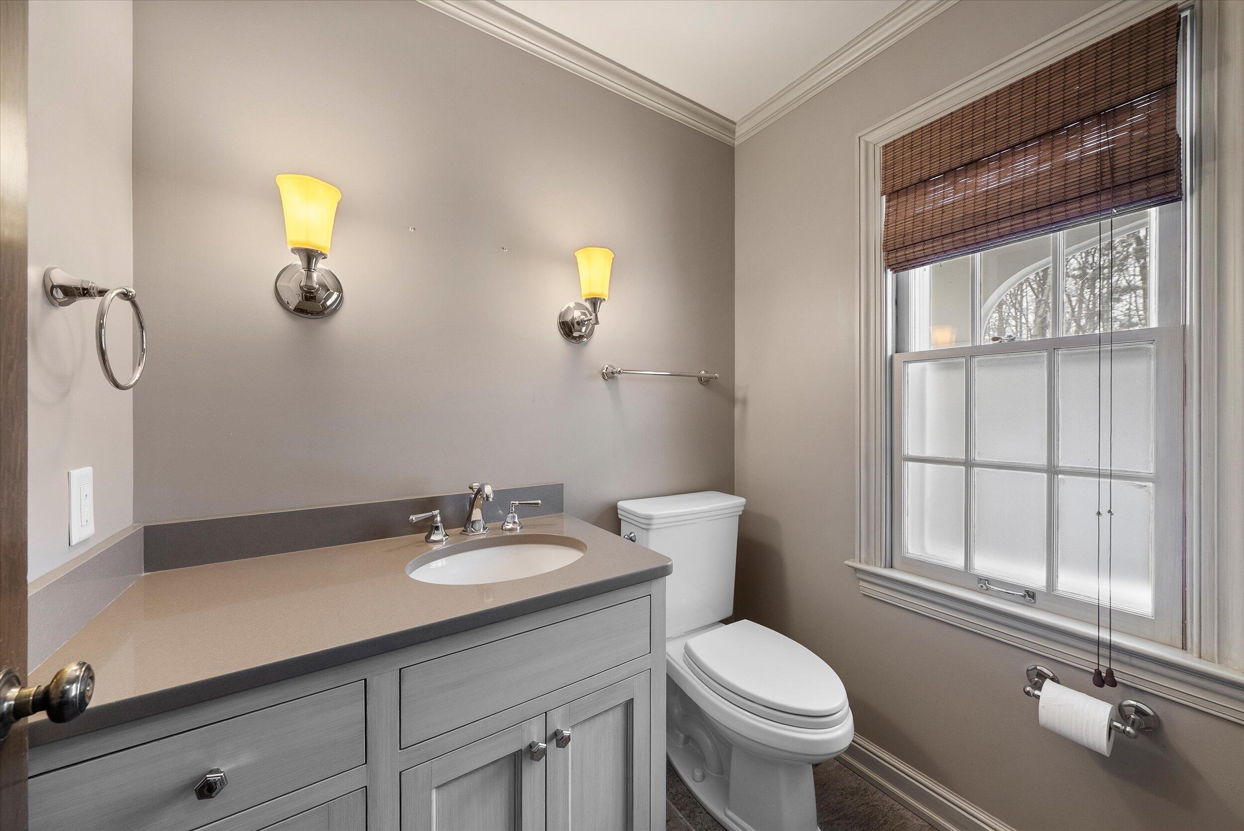 8704 West Bonniwell Road Mequon, WI 53097 - Photo 16 of 58 Bathroom