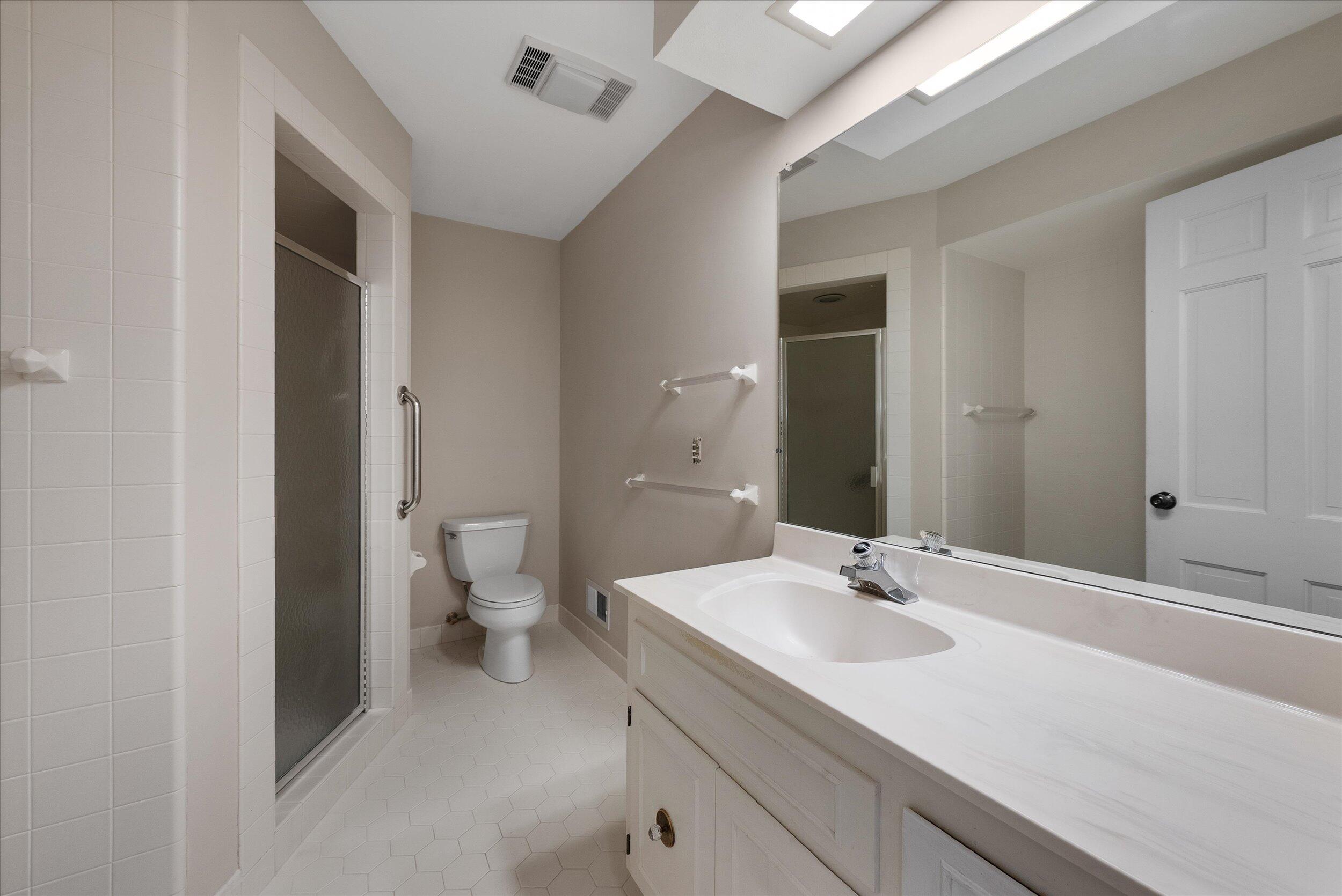 8704 West Bonniwell Road Mequon, WI 53097 - Photo 18 of 58 Primary Bathroom