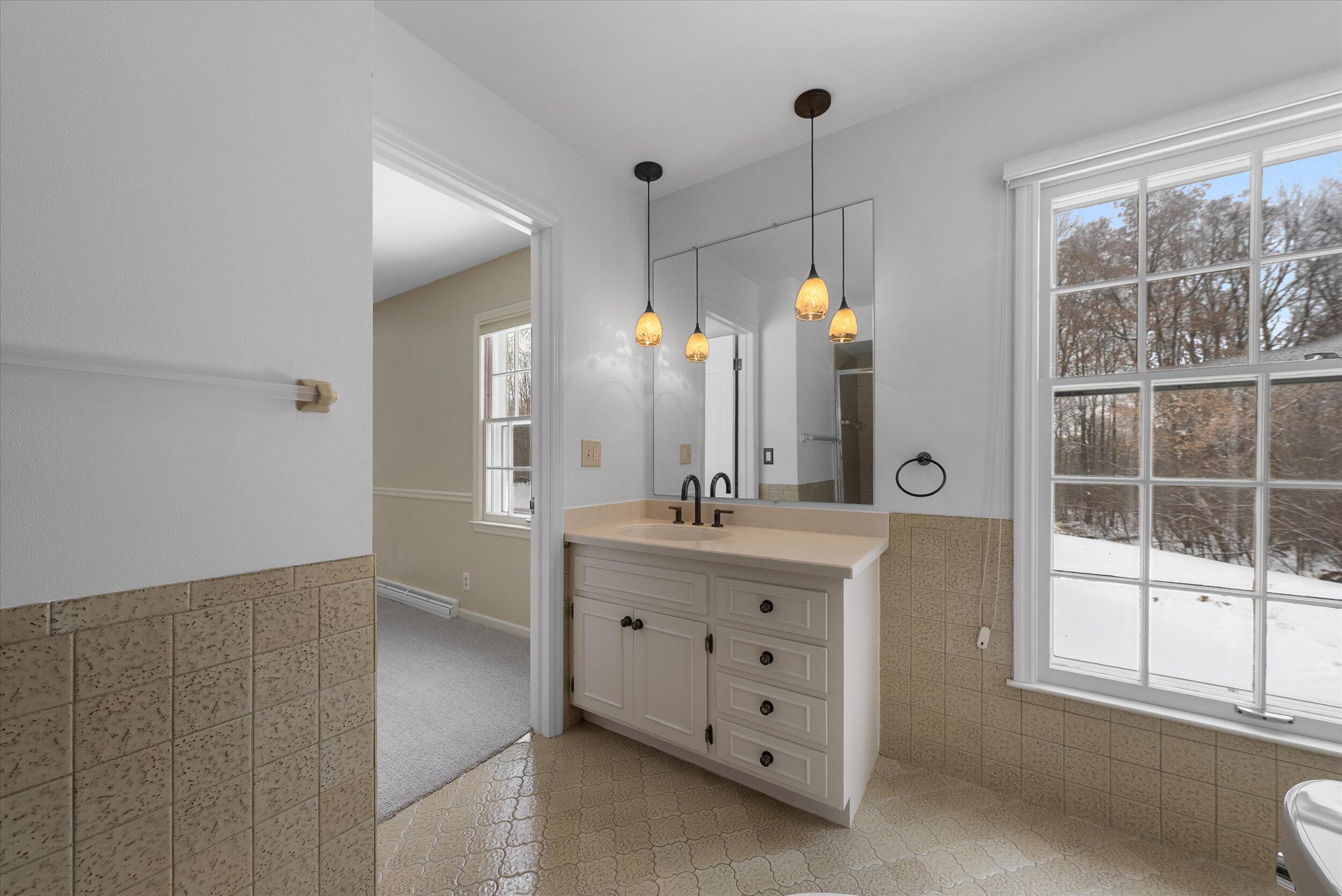 8704 West Bonniwell Road Mequon, WI 53097 - Photo 20 of 58 Bathroom