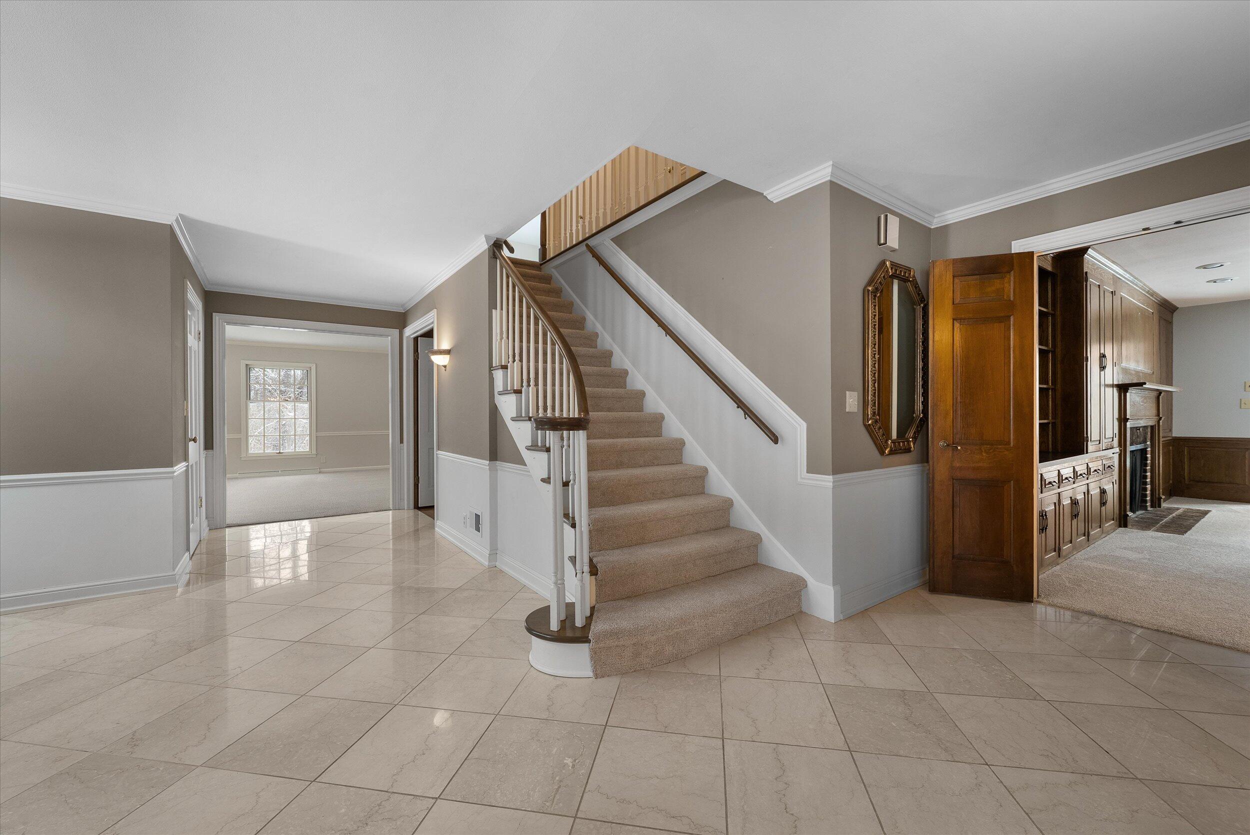 8704 West Bonniwell Road Mequon, WI 53097 - Photo 4 of 58 Foyer