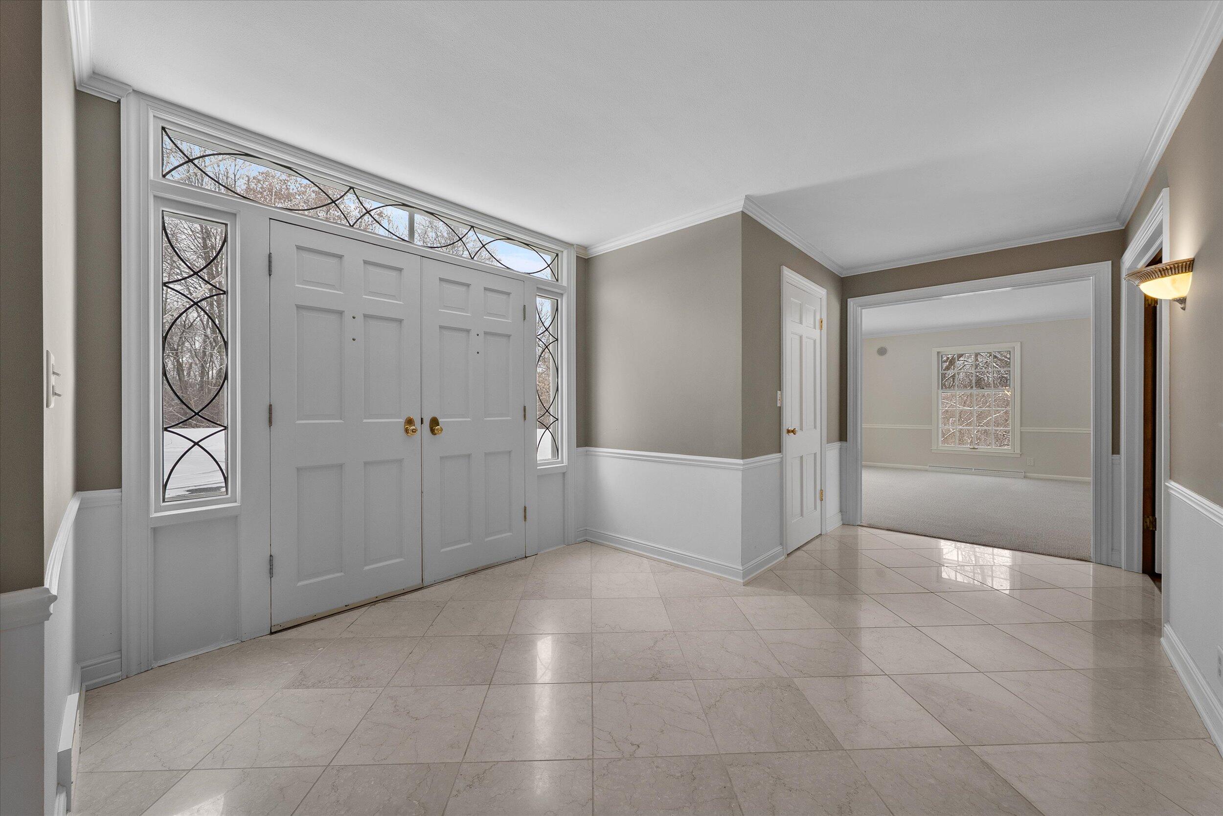 8704 West Bonniwell Road Mequon, WI 53097 - Photo 5 of 58 Foyer