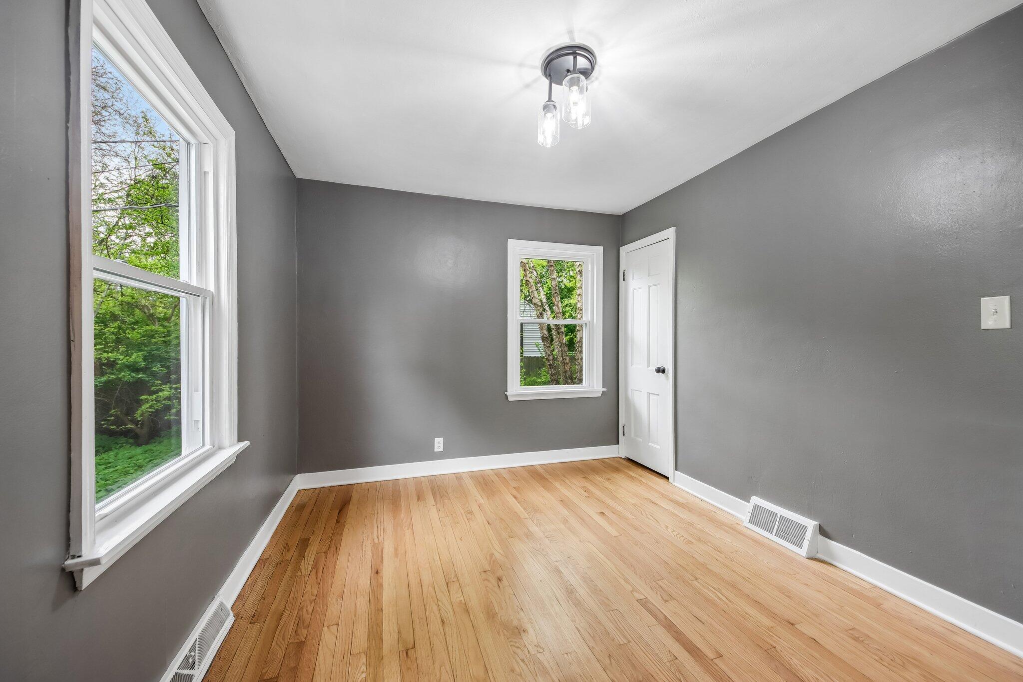1206 Sycamore Street Crown Point, IN 46307 - Photo 10 of 40 2048x1365