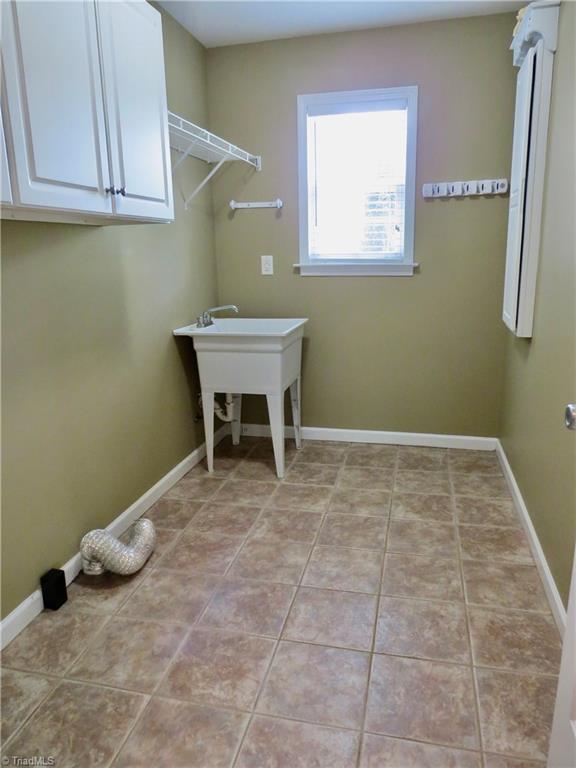 132 Feather Ridge Circle Reidsville, NC 27320 - Photo 29 of 42 Laundry room