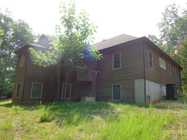 3742 Stony Point Road Charlottesville, VA 22911 - Photo 29 of 32 a backyard of a house with lots of green space