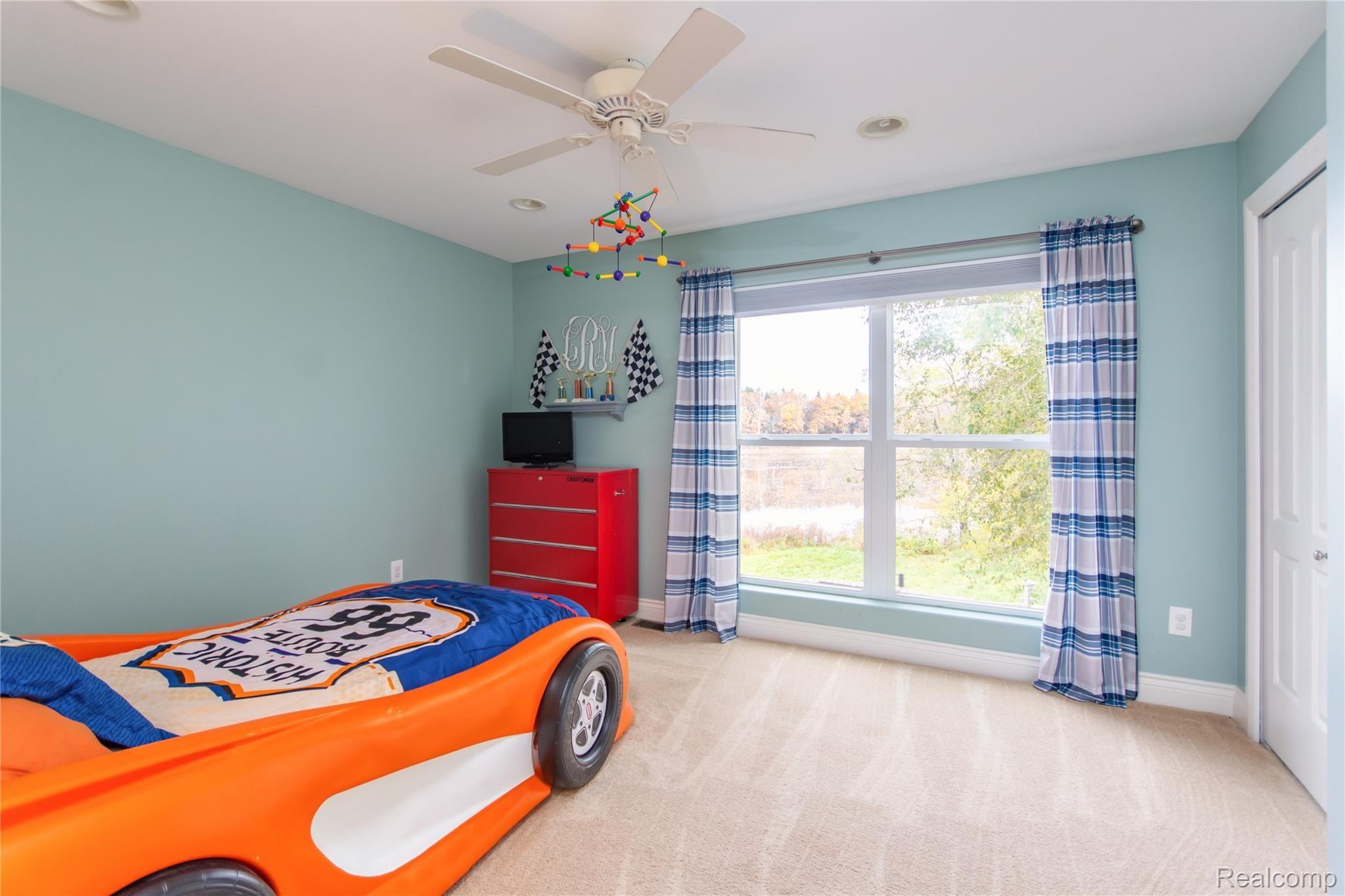 5421 Wayne Road White Lake, MI 48383 - Photo 33 of 52 DSC_0958enf.jpg
