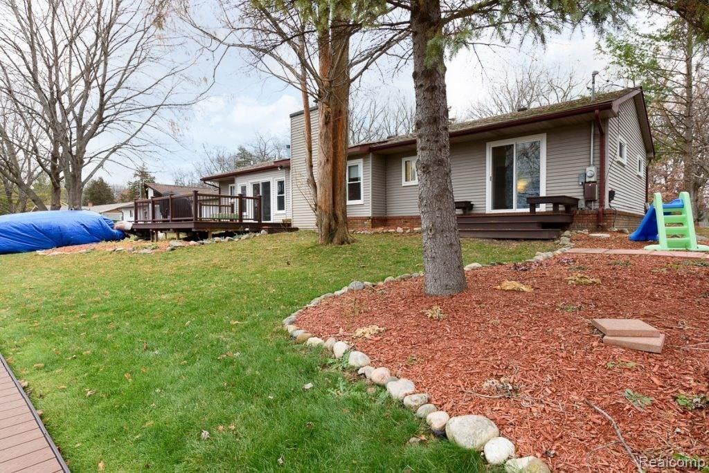 10018 Kress Road Pinckney, MI 48169 - Photo 23 of 23 rear lawn.jpg