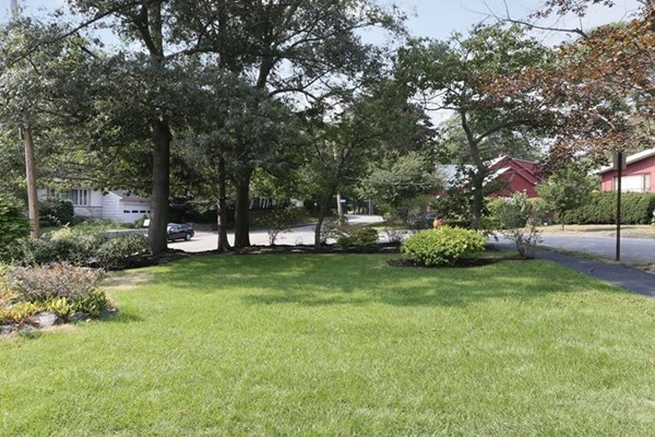 68 Lewis Road Swampscott, MA 01907 - Photo 5 of 26 Gallery Image 5