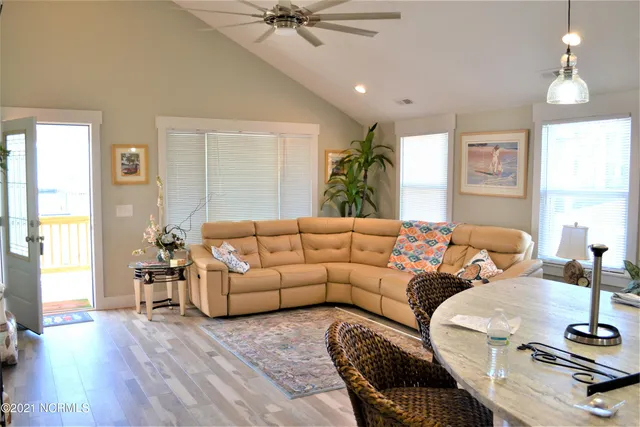 $2,600 | 504 Canal Drive, Carolina Beach, NC 28428