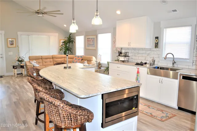 $2,600 | 504 Canal Drive, Carolina Beach, NC 28428