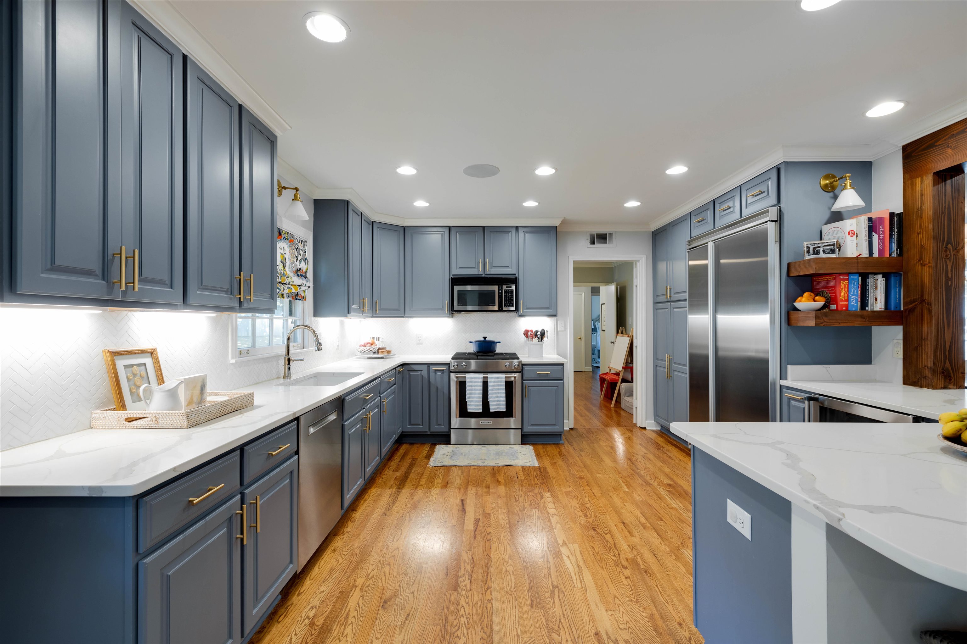 5430 Normandy Road Memphis, TN 38120 - Photo 12 of 32 Dual fuel range, beautiful cabinetry, quartz countertops, marble herringbone backsplash and brass Emtek hardware.
