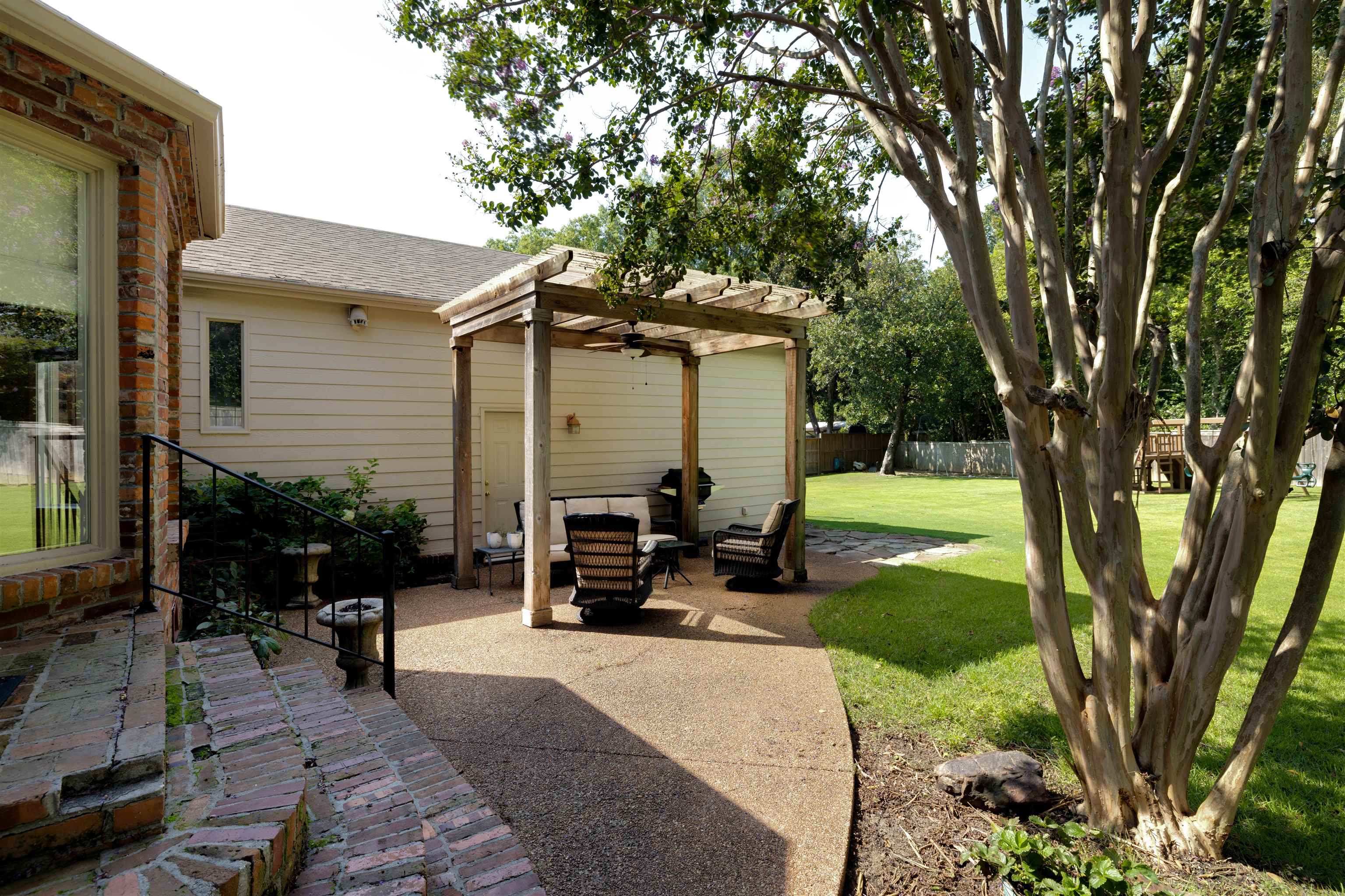 5430 Normandy Road Memphis, TN 38120 - Photo 27 of 32 Just off the gathering room and kitchen, convenient for entertaining.