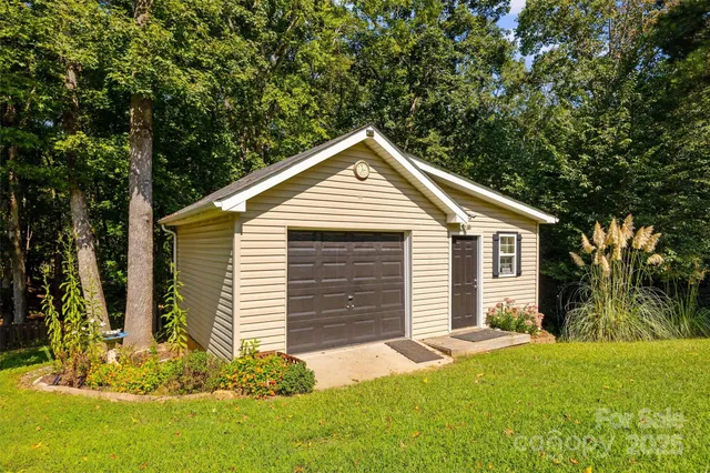 a front view of house with yard