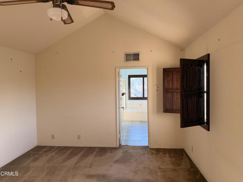 2621 Bitternut Circle Simi Valley, CA 93065 - Photo 19 of 20 an empty room with closet and mirror