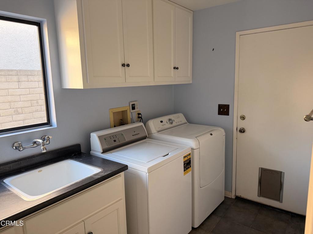 2621 Bitternut Circle Simi Valley, CA 93065 - Photo 9 of 20 a utility room with dryer and washer