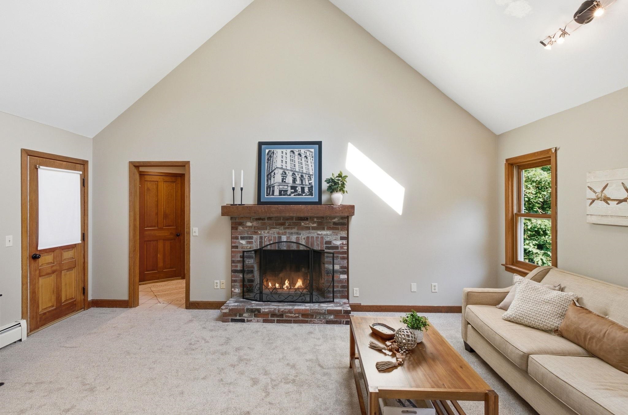 8 Netherwood Road Windham, NH 03087 - Photo 28 of 41