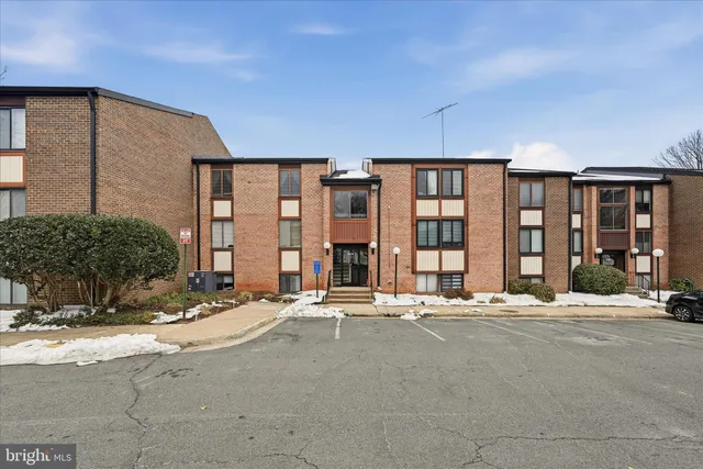 $320,000 | 3109 Buccaneer Court, Unit 1, Fairfax, VA 22031