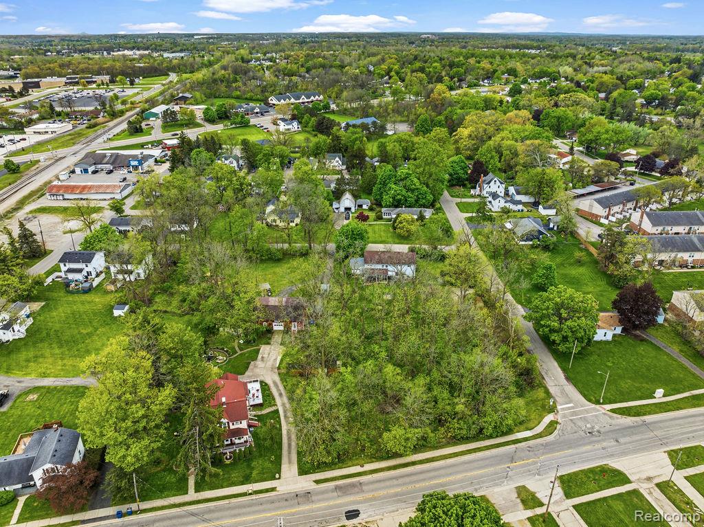 327 Reid Road Grand Blanc, MI 48439 - Photo 15 of 88