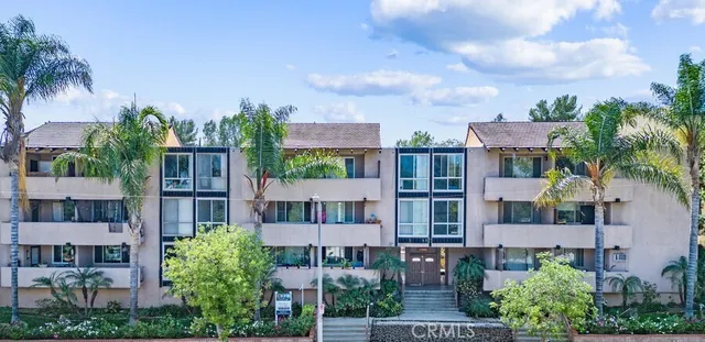 $2,350 | 17000 Burbank Boulevard, Unit 204, Encino, CA 91316