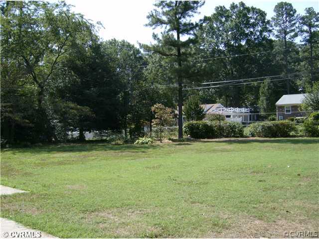 10357 Jason Road Richmond, VA 23235 - Photo 4 of 4 View - Nice large level backyard.
