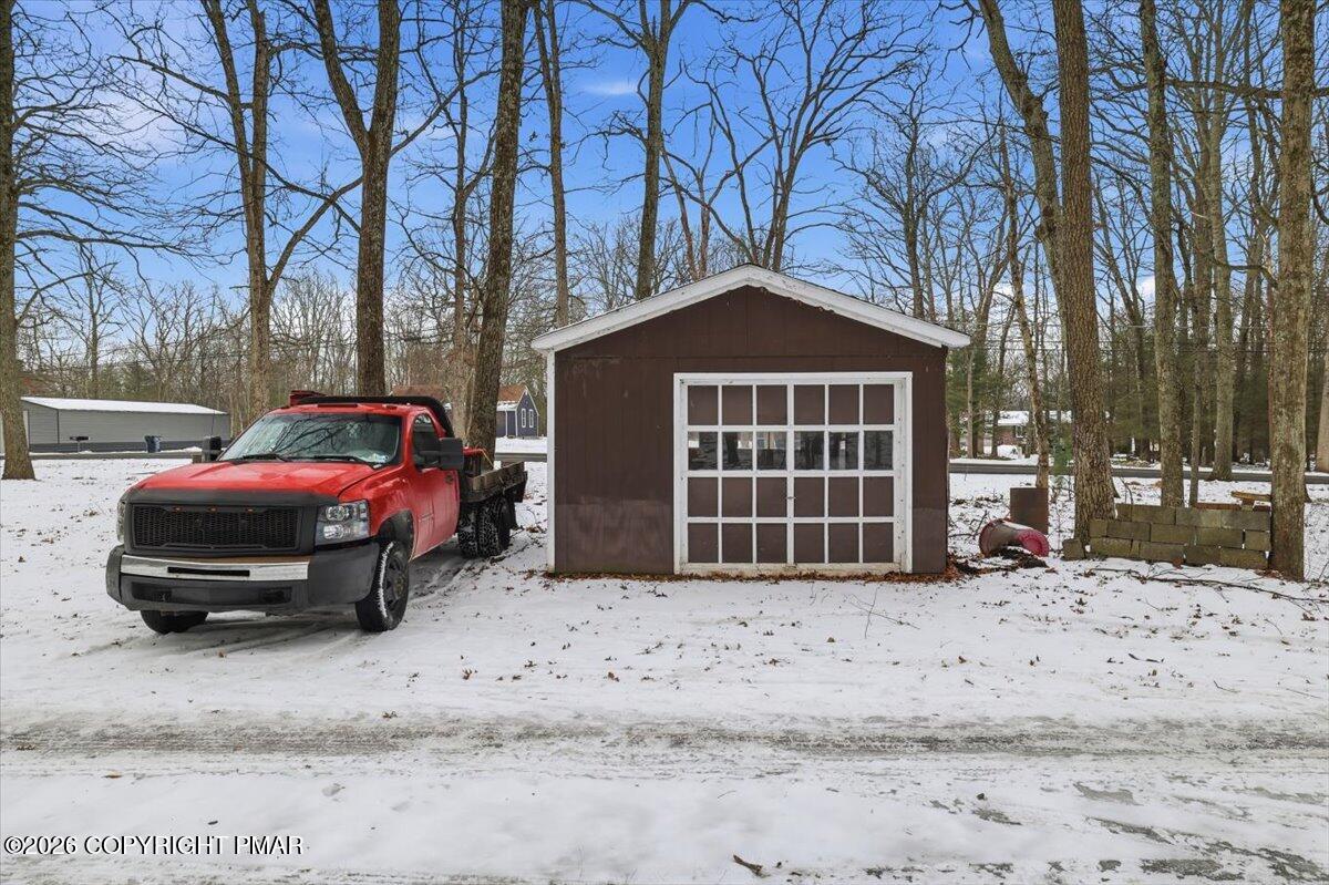 481 Wooddale Road East Stroudsburg, PA 18302 - Photo 28 of 37 a front view of a house with a yard