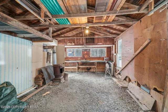 a view of livingroom with furniture