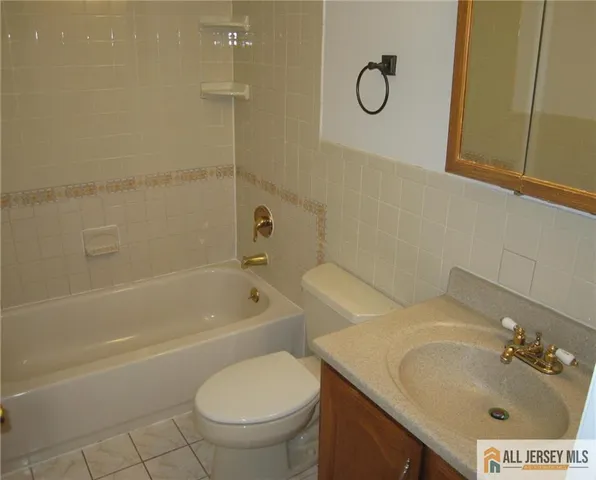 $3,200 | 6107 North Oaks Boulevard, North Brunswick, NJ 08902