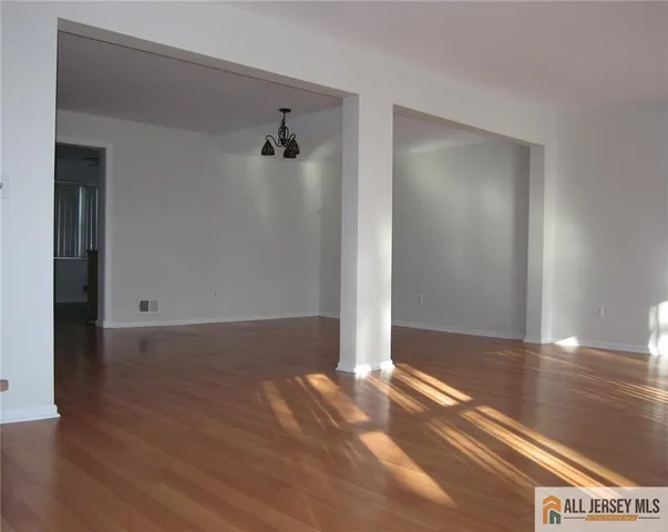 $3,200 | 6107 North Oaks Boulevard, North Brunswick, NJ 08902