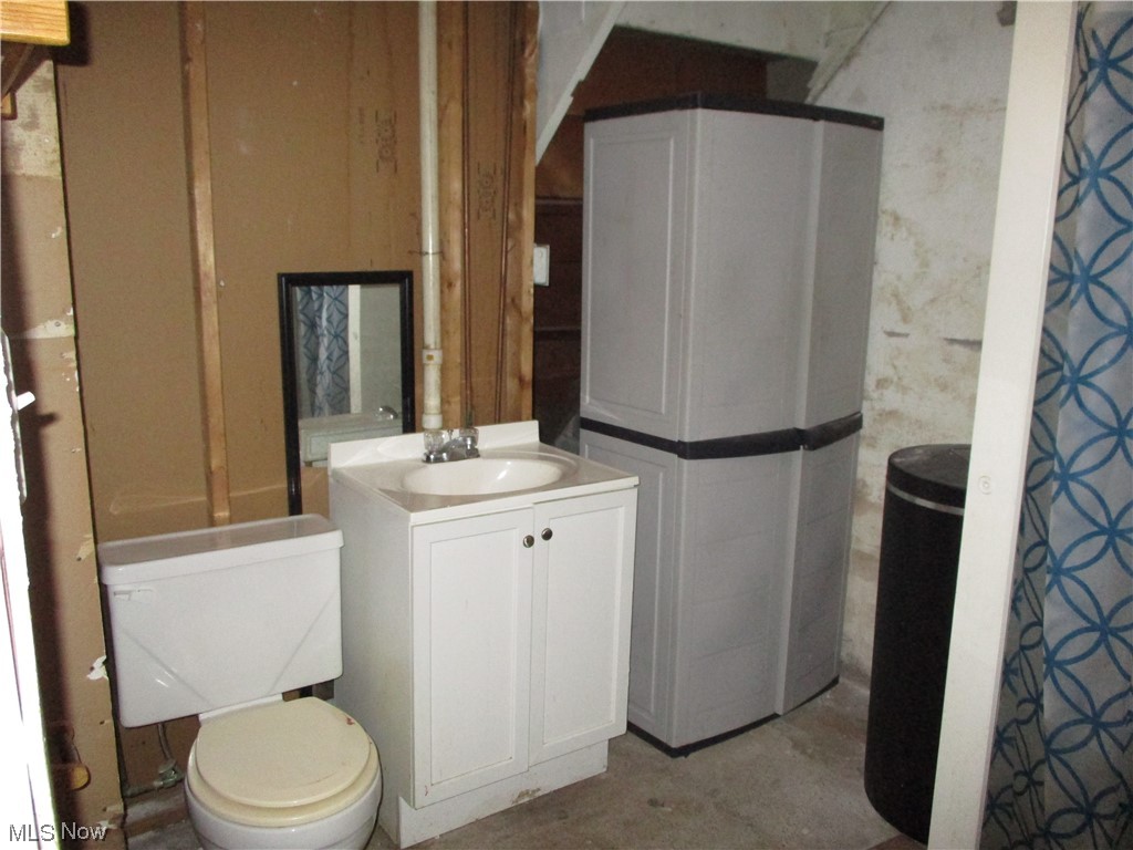 614 Baldwin Road Akron, OH 44312 - Photo 18 of 26 2ND BATHROOM IN BASEMENT